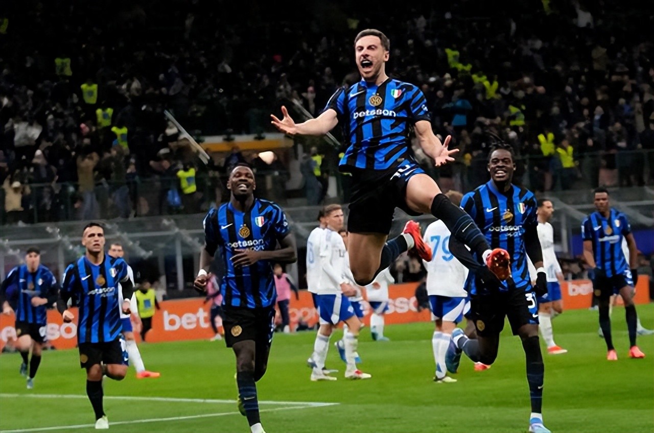 Kaiyun体育平台里程碑夜AC米兰复出首秀，国王杯国际比赛日刷纪录，信心回归，身体对抗强度拉满的简单介绍